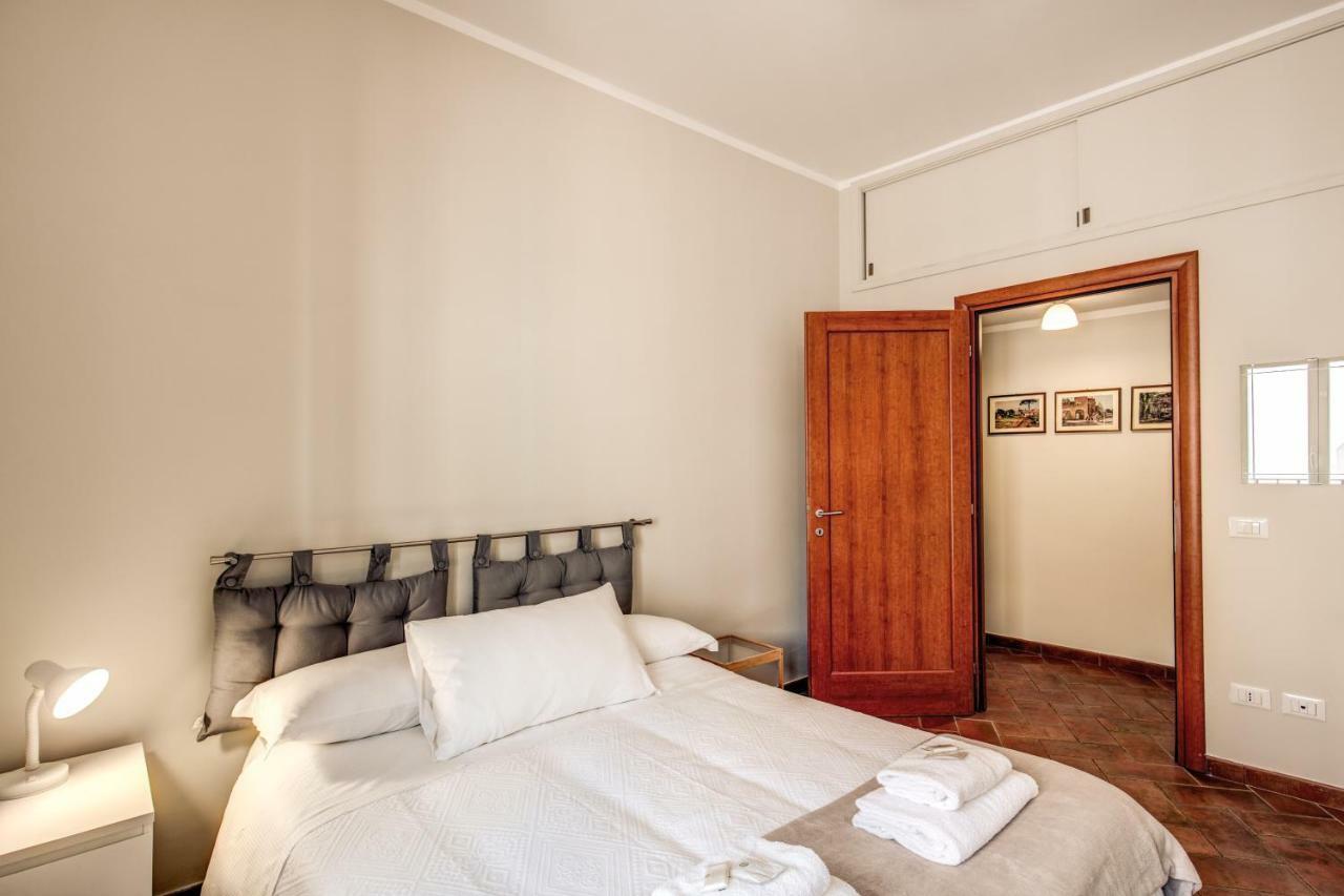 Appartamento Via Del Monte Della Farina Rom Exterior foto